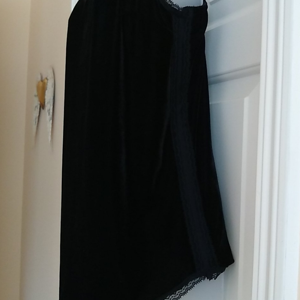 WHO WHAT WEAR Velvet & Lace Tank Top - Picture 7 of 8